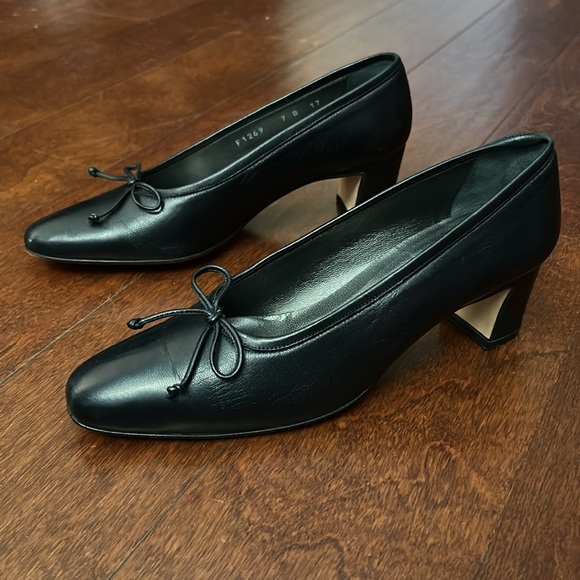 Cole Haan Black Leather Bow Pumps, Perfect for Long Work Days, Size 7 - Picture 1 of 14
